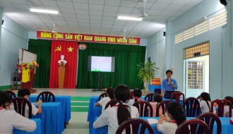 Hội đồng Đội huyện Trà Cú tổ chức hoạt động tuyên truyền Luật Trẻ em