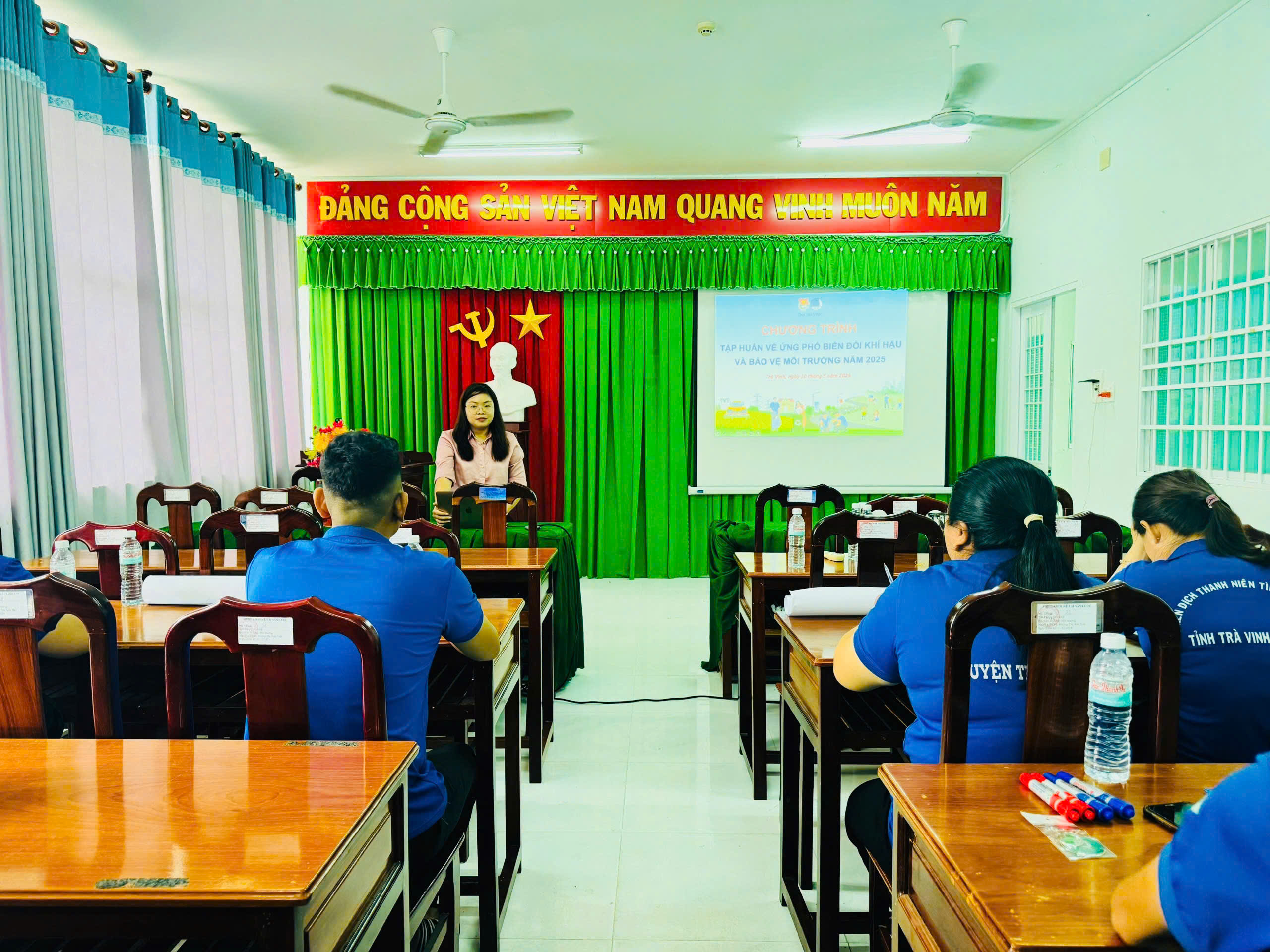 TRÀ CÚ: TẬP HUẤN VỀ ỨNG PHÓ BIẾN ĐỔI KHÍ HẬU VÀ BẢO VỆ MÔI TRƯỜNG CHO CÁN BỘ ĐOÀN, ĐOÀN VIÊN THANH NIÊN